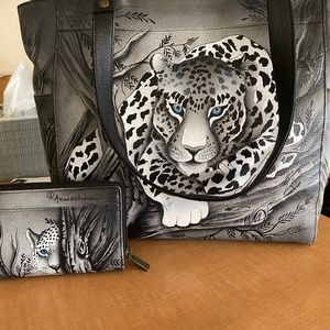 Woman’s tote bag and matching credit card wallet